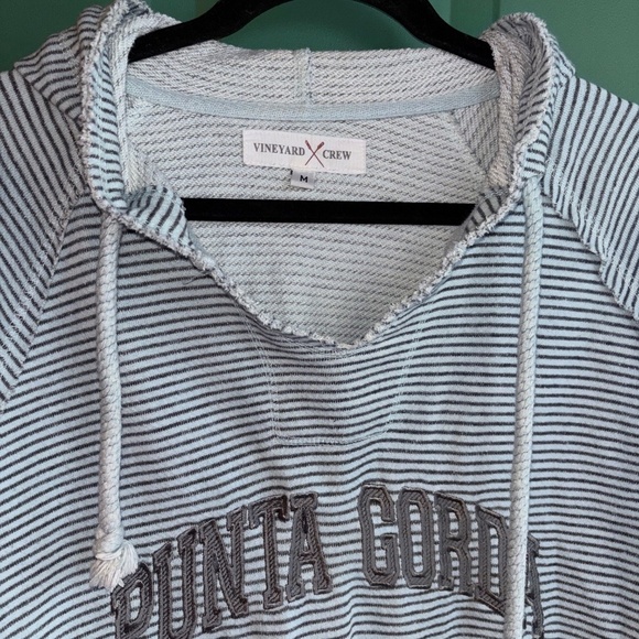 Vineyard Crew medium hoodie - Picture 5 of 7